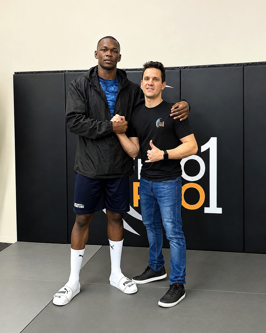 Ivan Carmosino with Israel Adesanya at FisioPro1